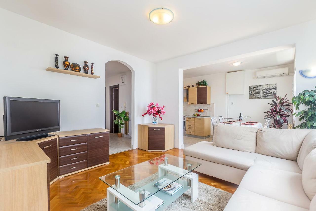 Apartment Lucky 1 Rijeka Buitenkant foto