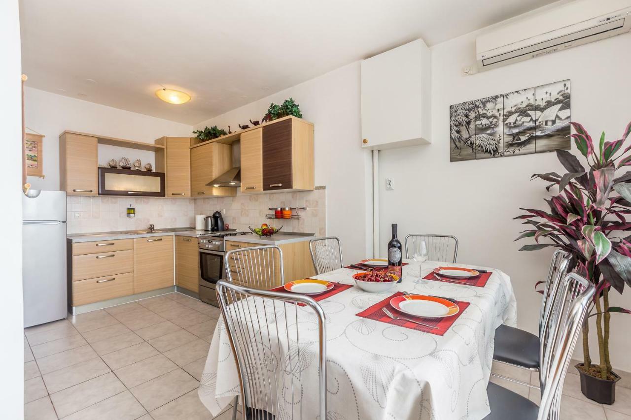 Apartment Lucky 1 Rijeka Buitenkant foto